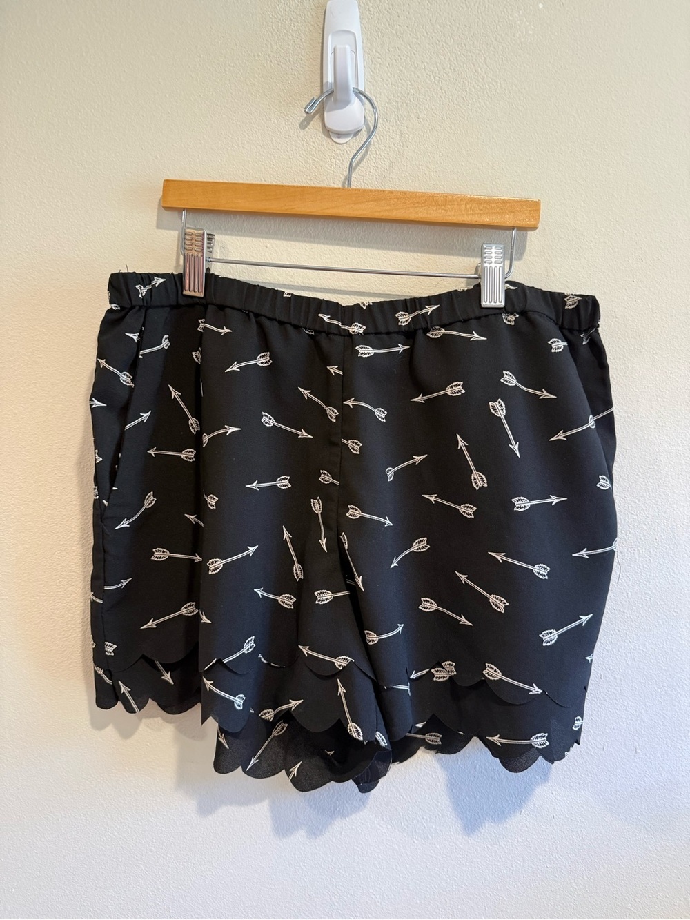 Anthropologie Black Arrow-Print Scalloped Hem Skort